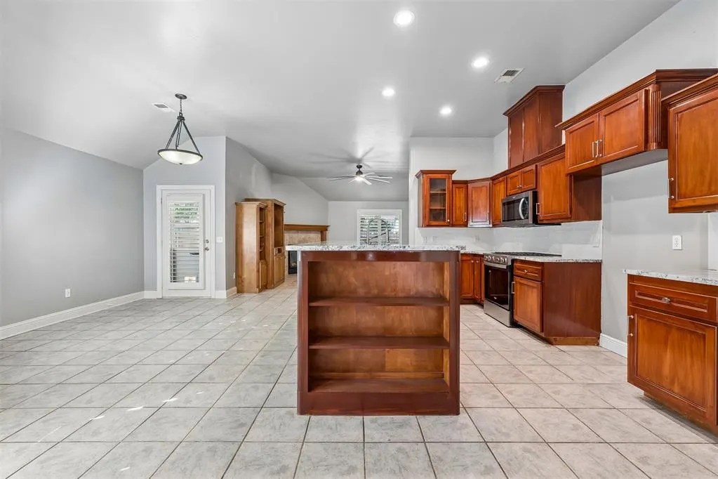 Photo 15 — 2101 Del Simmons Drive, Edmond, OK 73003