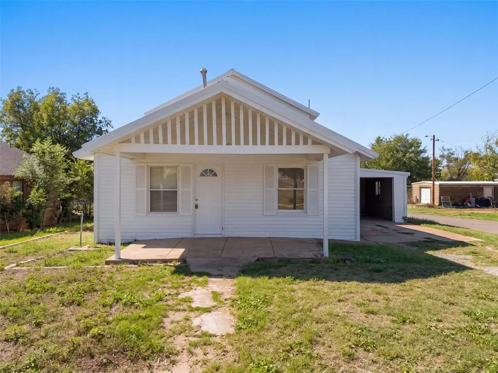 Front exterior — 921 N 6th Street, Sayre, OK 73662