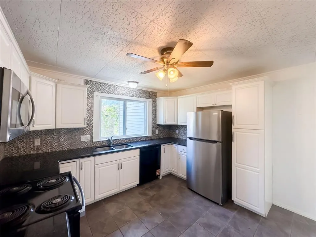 Photo 2 — 921 N 6th Street, Sayre, OK 73662
