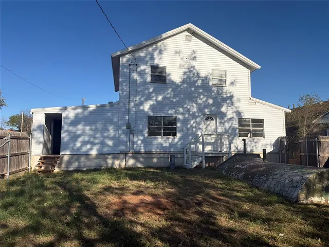 Photo 5 — 921 N 6th Street, Sayre, OK 73662