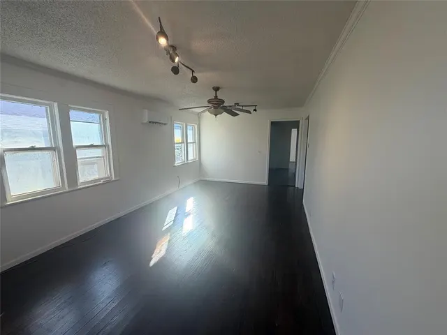 Photo 8 — 921 N 6th Street, Sayre, OK 73662