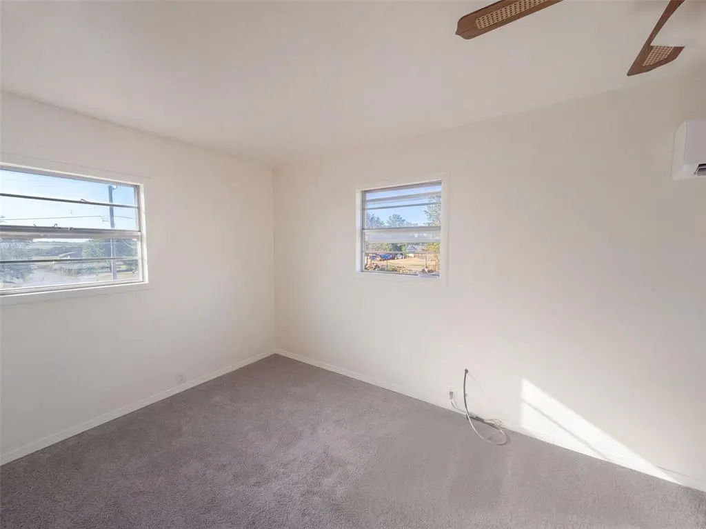 Photo 14 — 921 N 6th Street, Sayre, OK 73662