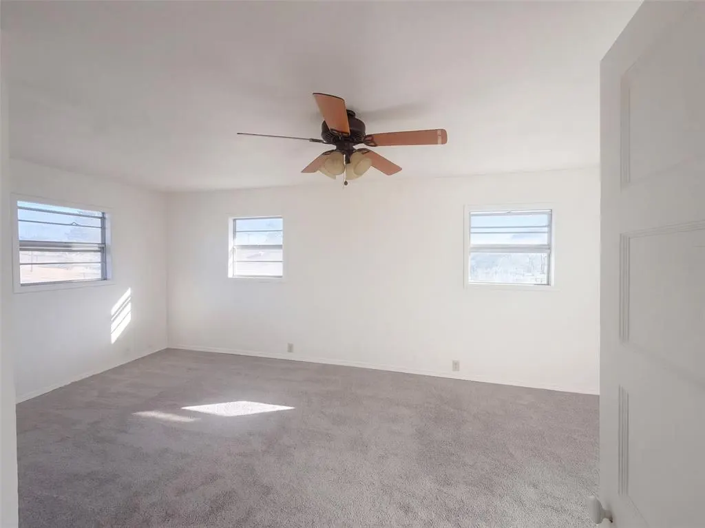 Photo 18 — 921 N 6th Street, Sayre, OK 73662