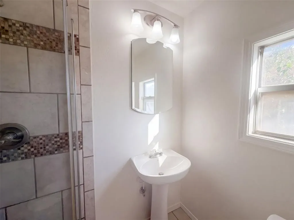 Photo 23 — 921 N 6th Street, Sayre, OK 73662