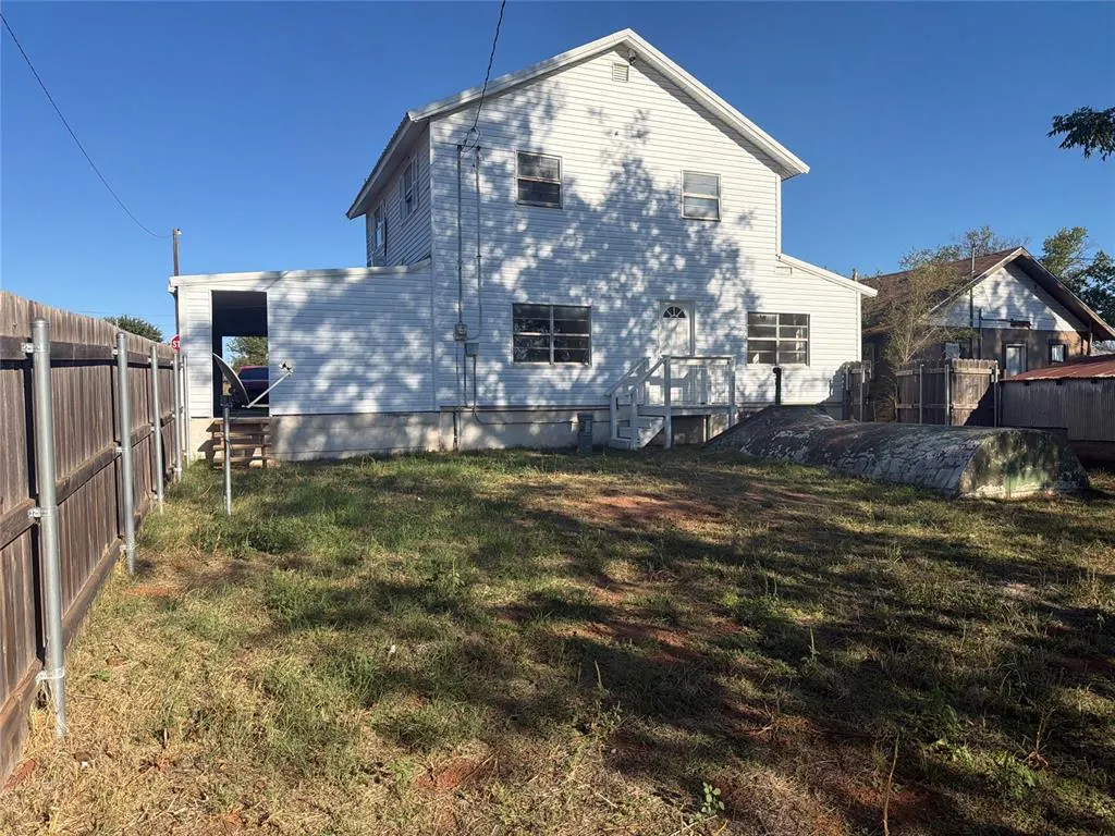 Photo 32 — 921 N 6th Street, Sayre, OK 73662