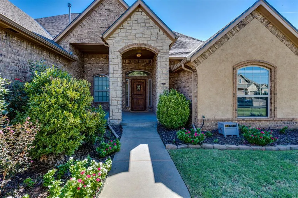 Photo 2 — 10812 NW 34th Street, Yukon, OK 73099