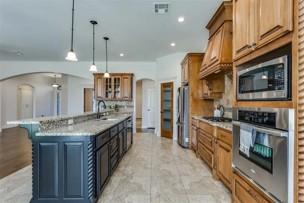 Photo 11 — 10812 NW 34th Street, Yukon, OK 73099