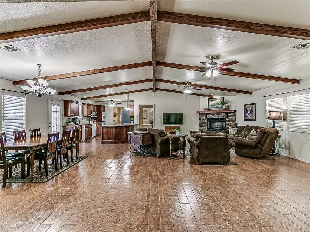 Photo 2 — 318 S Cimarron Street, Crescent, OK 73028