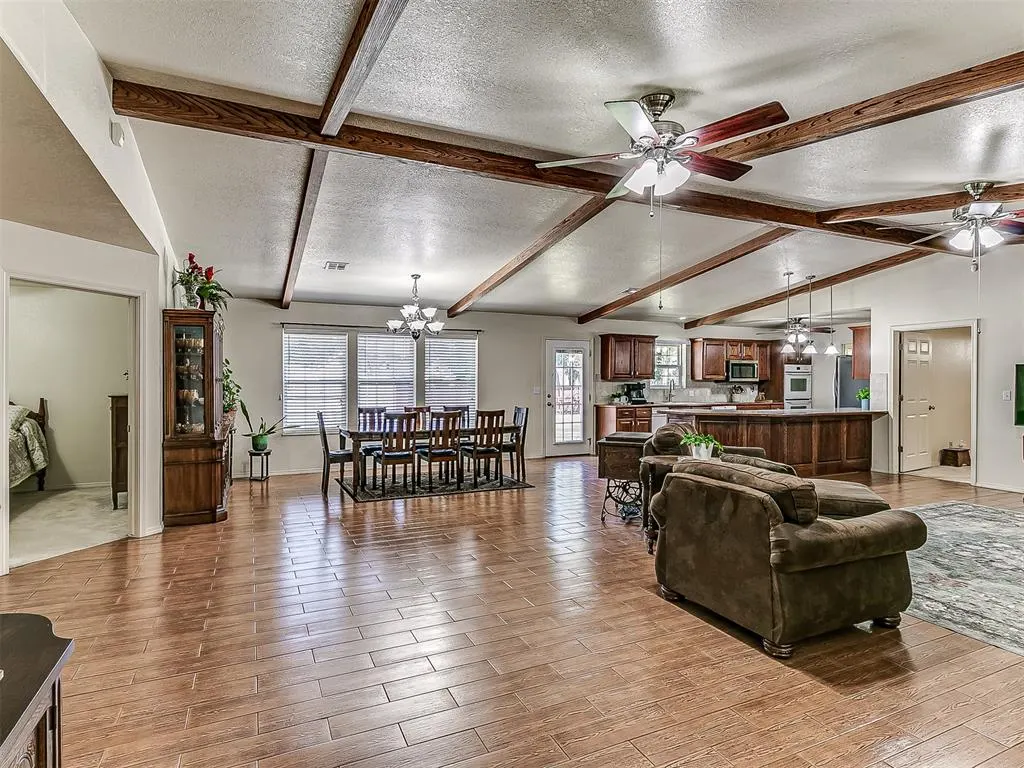 Photo 3 — 318 S Cimarron Street, Crescent, OK 73028