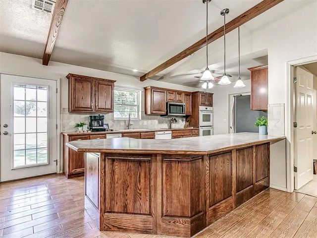 Photo 8 — 318 S Cimarron Street, Crescent, OK 73028