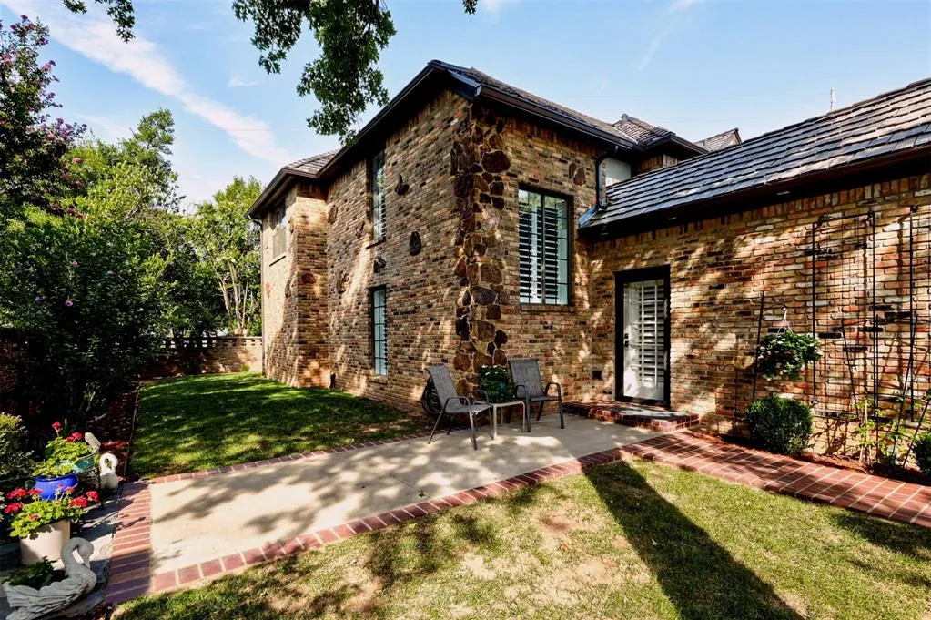 Photo 11 — 16 Windbrook, Norman, OK 73072