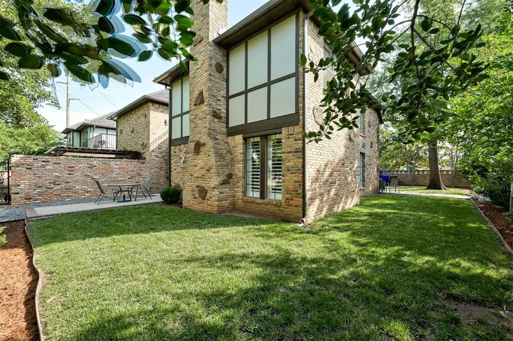 Photo 12 — 16 Windbrook, Norman, OK 73072