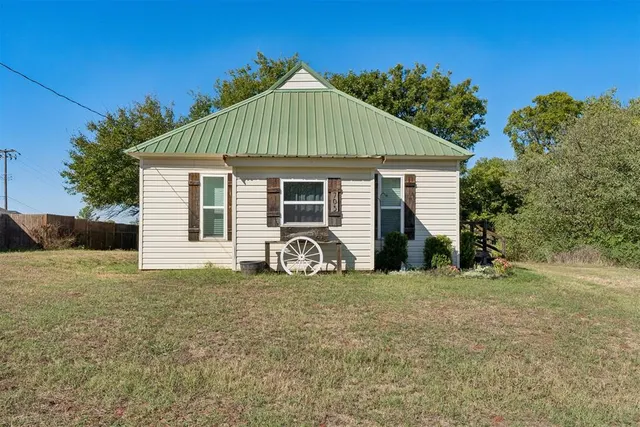 Photo 2 — 703 S Dewey Avenue, Chandler, OK 74834