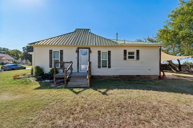 Photo 3 — 703 S Dewey Avenue, Chandler, OK 74834