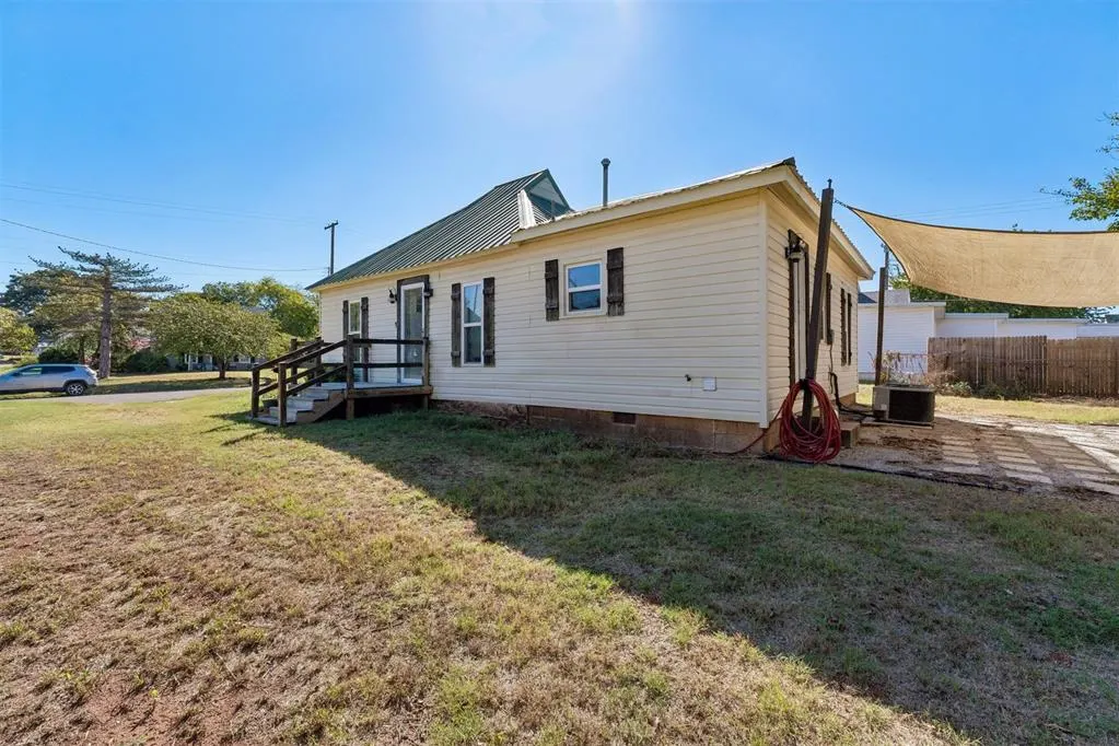 Photo 14 — 703 S Dewey Avenue, Chandler, OK 74834