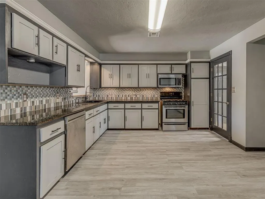 Photo 12 — 6709 NW 34th Street, Bethany, OK 73008