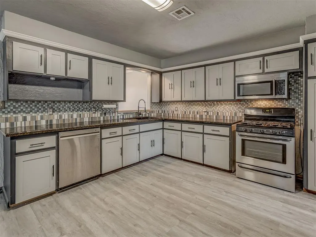 Photo 13 — 6709 NW 34th Street, Bethany, OK 73008