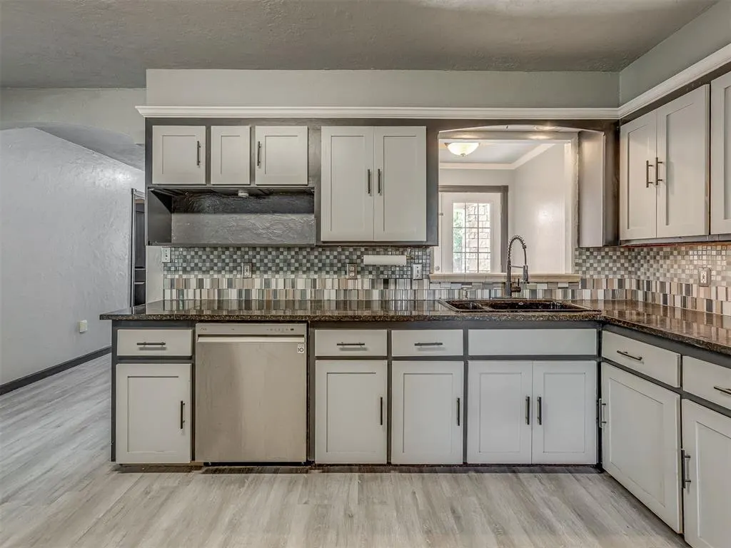 Photo 14 — 6709 NW 34th Street, Bethany, OK 73008