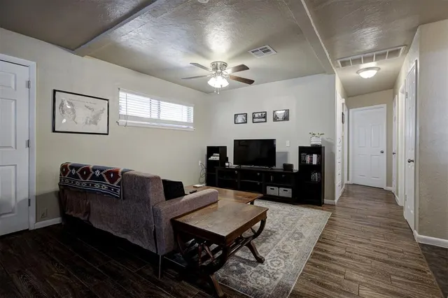 Photo 4 — 1405 NW 102nd Street, Oklahoma City, OK 73114