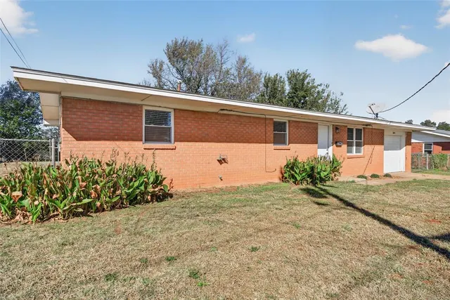 Photo 3 — 501 S Galena Avenue, Geary, OK 73040
