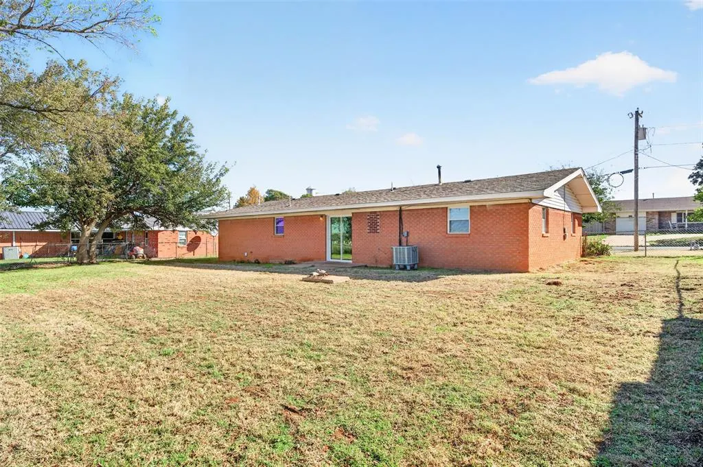 Photo 21 — 501 S Galena Avenue, Geary, OK 73040