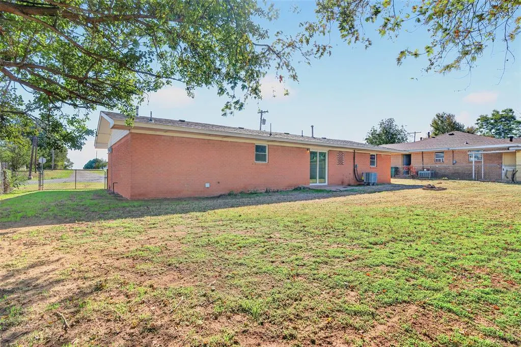 Photo 24 — 501 S Galena Avenue, Geary, OK 73040