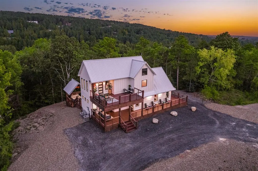 Photo 5 — 1408 N Lukfata Trail, Broken Bow, OK 74728