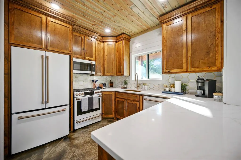 Photo 15 — 1408 N Lukfata Trail, Broken Bow, OK 74728