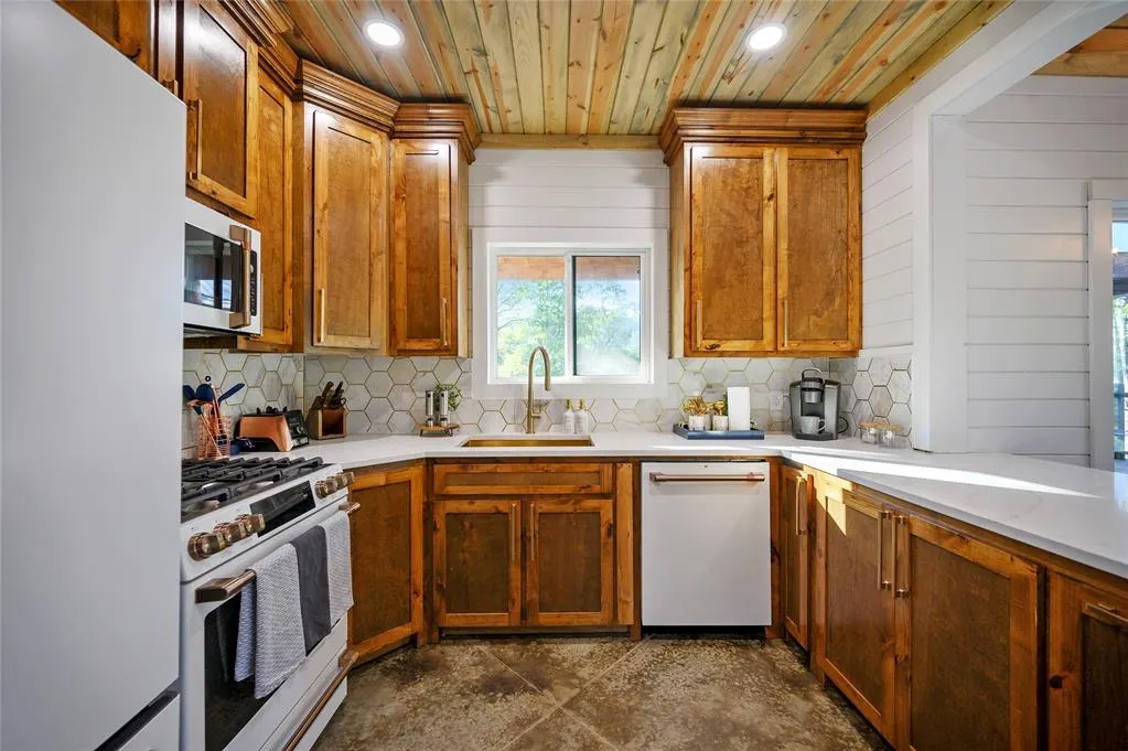 Photo 16 — 1408 N Lukfata Trail, Broken Bow, OK 74728