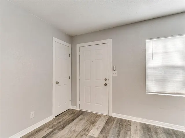 Photo 4 — 917 SW 49 Street, Oklahoma City, OK 73109