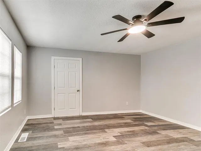 Photo 5 — 917 SW 49 Street, Oklahoma City, OK 73109