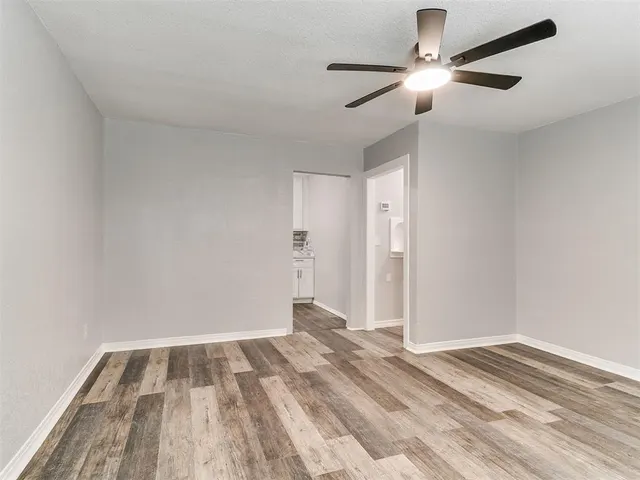 Photo 6 — 917 SW 49 Street, Oklahoma City, OK 73109