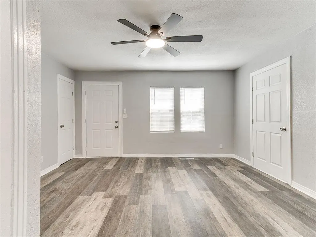 Photo 8 — 917 SW 49 Street, Oklahoma City, OK 73109