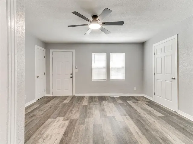 Photo 8 — 917 SW 49 Street, Oklahoma City, OK 73109