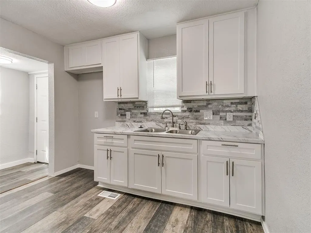 Photo 9 — 917 SW 49 Street, Oklahoma City, OK 73109