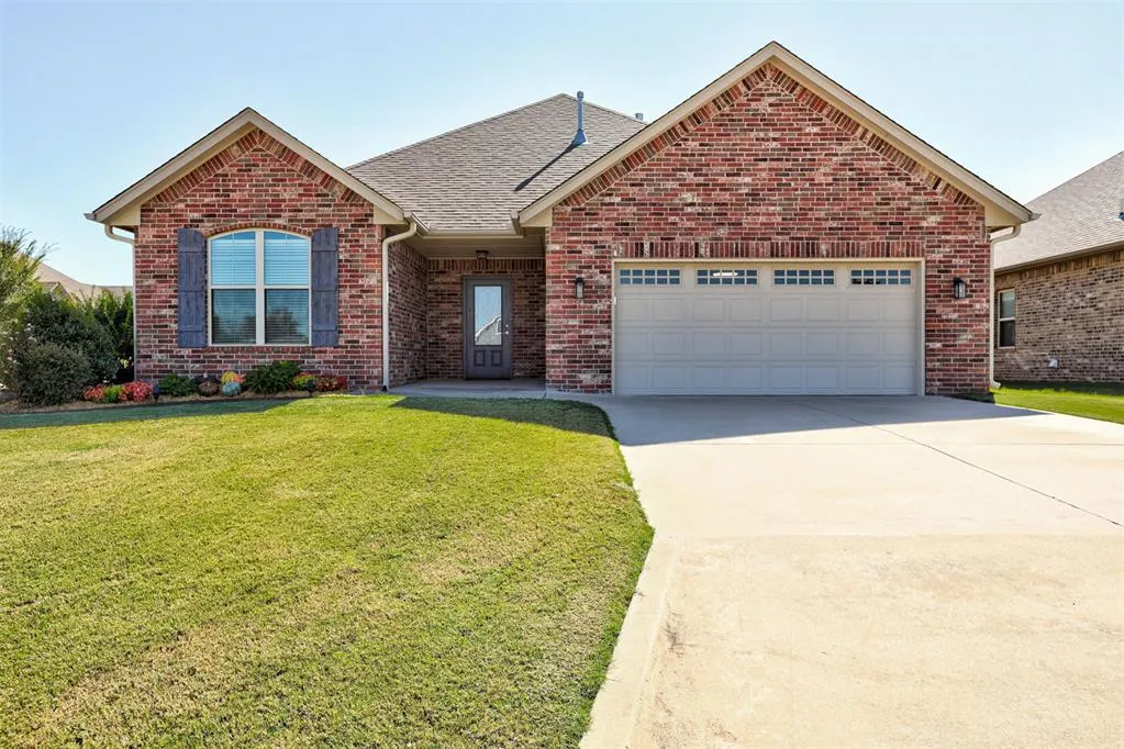 Photo 2 — 1717 Regency Court, Shawnee, OK 74804