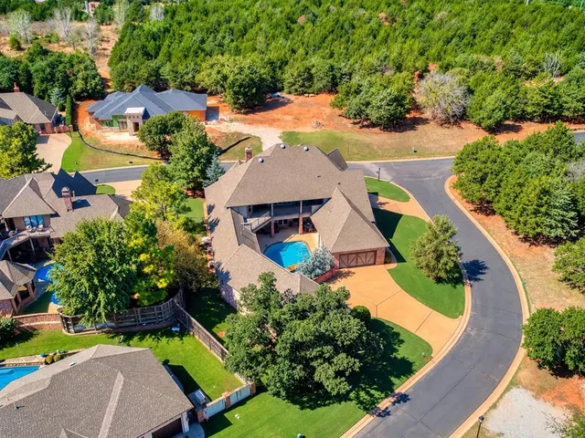 Photo 4 — 1108 Shadow Wood Drive, Edmond, OK 73034