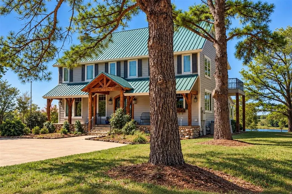 Front exterior — 800 W Cimarron Boulevard, Crescent, OK 73028