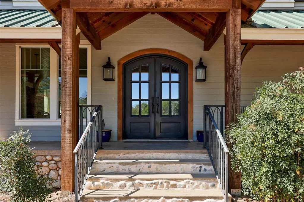 Photo 4 — 800 W Cimarron Boulevard, Crescent, OK 73028