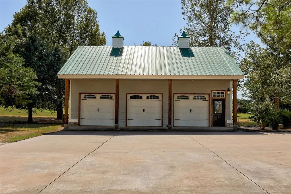 Photo 37 — 800 W Cimarron Boulevard, Crescent, OK 73028