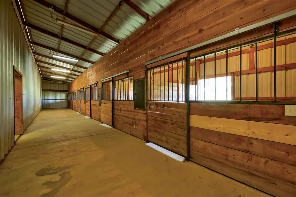 Photo 43 — 800 W Cimarron Boulevard, Crescent, OK 73028