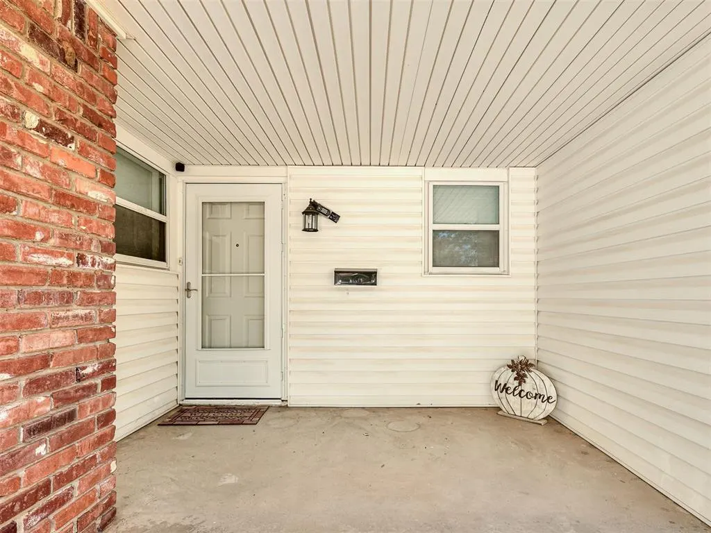 Photo 3 — 10508 Lyndon Road, Oklahoma City, OK 73120
