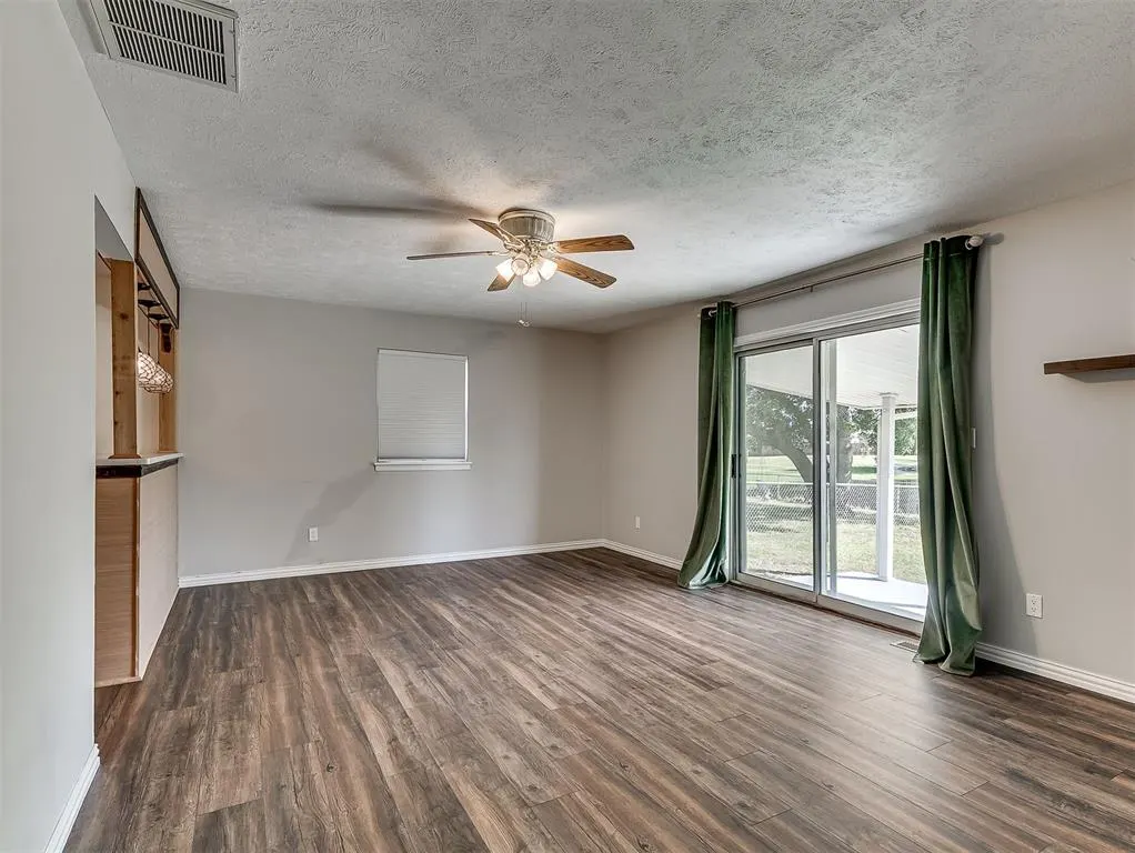Photo 5 — 10508 Lyndon Road, Oklahoma City, OK 73120