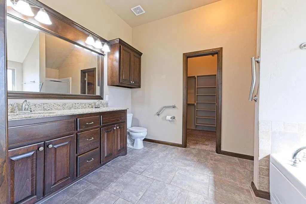 Photo 15 — 815 N Richland Road, Tuttle, OK 73089