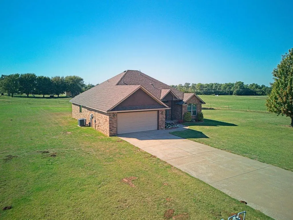 Photo 39 — 815 N Richland Road, Tuttle, OK 73089