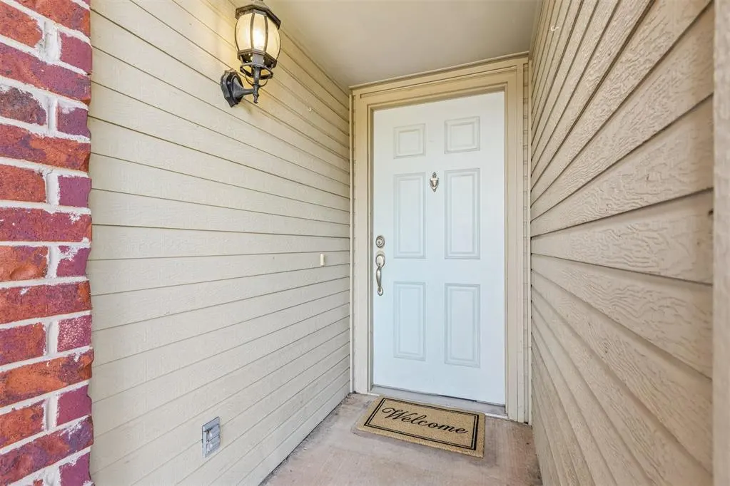 Photo 2 — 4209 Applegate Drive, Moore, OK 73160