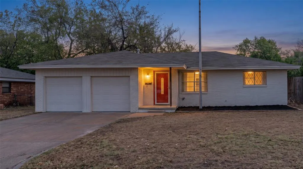 Front exterior — 117 NE 11th Street, Moore, OK 73160