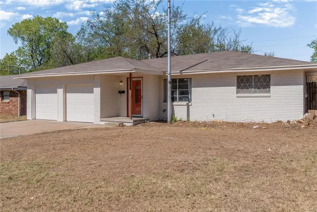 Photo 2 — 117 NE 11th Street, Moore, OK 73160