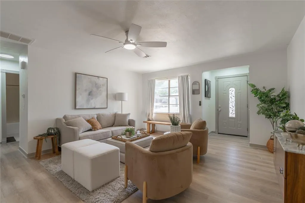 Photo 3 — 117 NE 11th Street, Moore, OK 73160