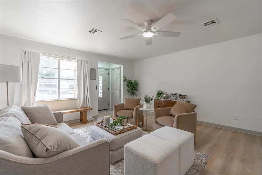 Photo 4 — 117 NE 11th Street, Moore, OK 73160